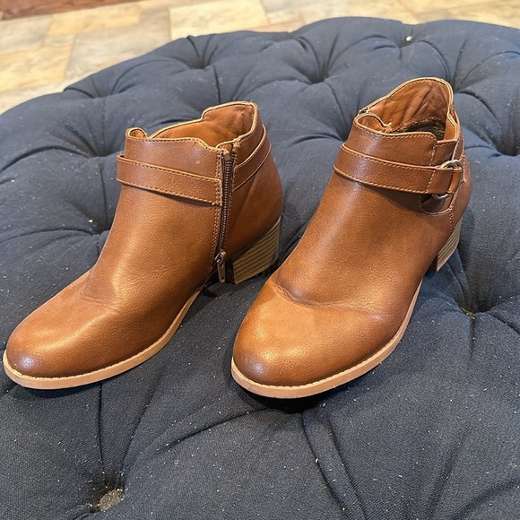 Girls ankle boots. Brown. Size 5. - Picture 2 of 7